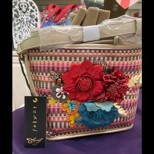 Fabulous spring bag! Buckets style NWT
